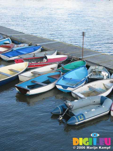 19676 Boats in harbour